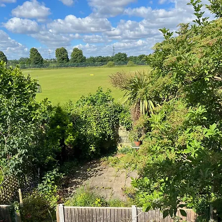 Unique 2 Bedroom Flat In Heart Of Walthamstow London