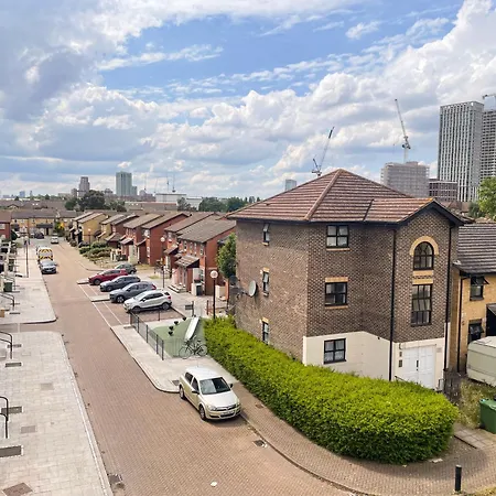 Flat Close To Canary Wharf & Greenwich O2