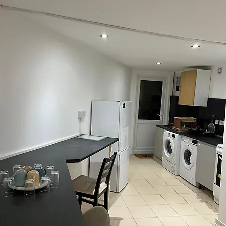 Apartment-sleep6-wifi-family Friendly *