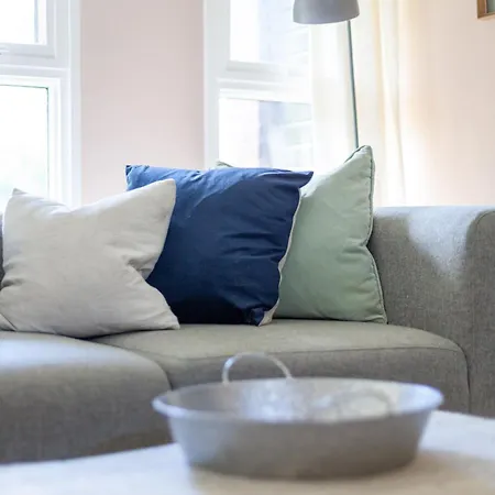 Mezzanine 3-bed In Central London, By Westminster London