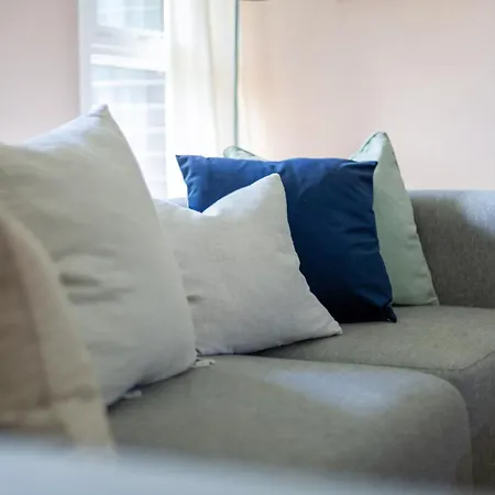 Mezzanine 3-bed In Central London, By Westminster Apartment
