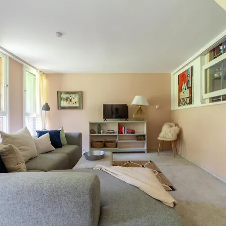 Mezzanine 3-bed In Central London, By Westminster Apartment *