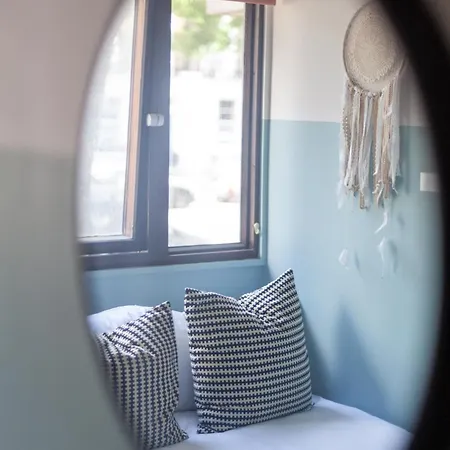 Mezzanine 3-bed In Central London, By Westminster Apartment