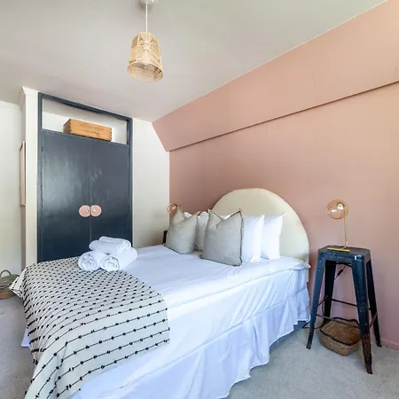 Mezzanine 3-bed In Central London, By Westminster Apartment *
