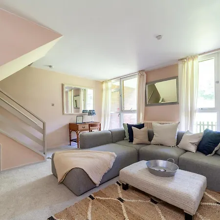 Mezzanine 3-bed In Central London, By Westminster *