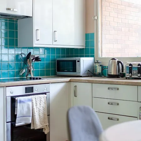 Mezzanine 3-bed In Central London, By Westminster Apartment London