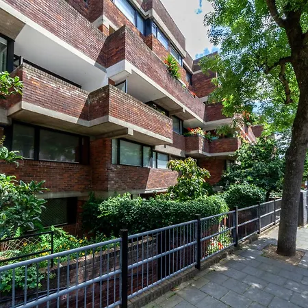Mezzanine 3-bed In Central London, By Westminster Apartment *