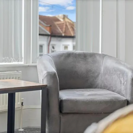 Holiday home Family Luxe House With 4 Bedrooms In Suitable For Family Visits, Contractor With Close Proximity To The Underground Station With 25mins Into *
