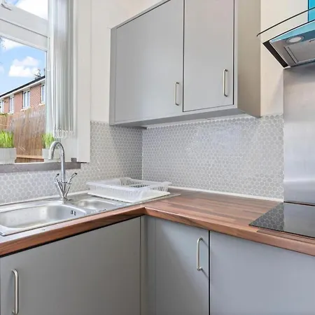 Holiday home Family Luxe House With 4 Bedrooms In Suitable For Family Visits, Contractor With Close Proximity To The Underground Station With 25mins Into *