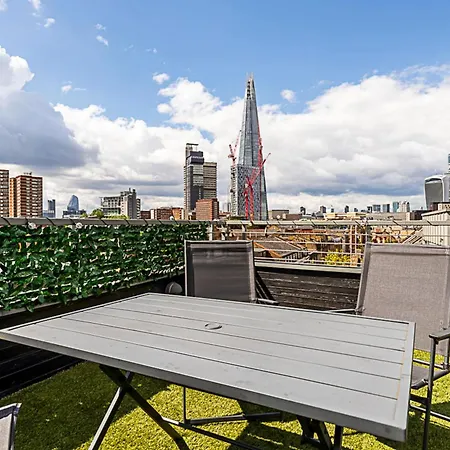 Apartment Modern Haven With Terrace View & Urban Charm *