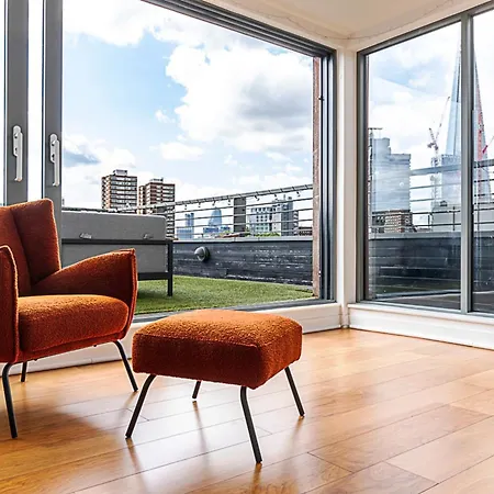 Modern Haven With Terrace View & Urban Charm Apartment *