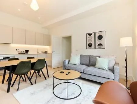 The East Mile Crib - Bright 2bdr Flat