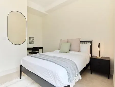 The East Mile Crib - Bright 2bdr Flat * London