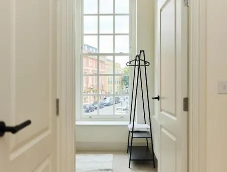The East Mile Crib - Bright 2bdr Flat *