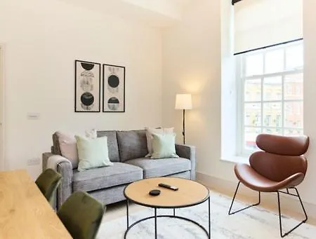The East Mile Crib - Bright 2bdr Flat Apartment *