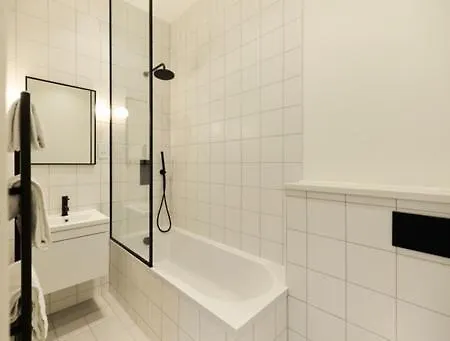 The East Mile Crib - Bright 2bdr Flat *