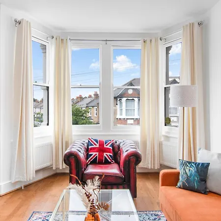 Onsitestays - Bright Spacious 2-br, Wifi And Lots Of Street Parking