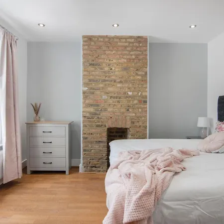 Onsitestays - Bright Spacious 2-br, Wifi And Lots Of Street Parking Londra