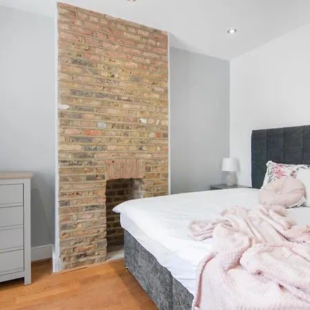 Onsitestays - Bright Spacious 2-br, Wifi And Lots Of Street Parking Londra