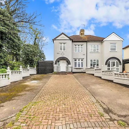 Superb Apartment Romford