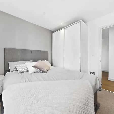 Apartment Wonderful Luxury 2br Oasis In Enctre London