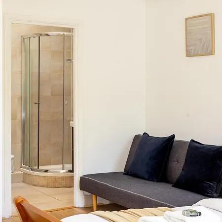 Apartment Expansive 2br Flat, Holloway Road London