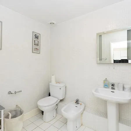 Expansive 2br Flat, Holloway Road Apartment
