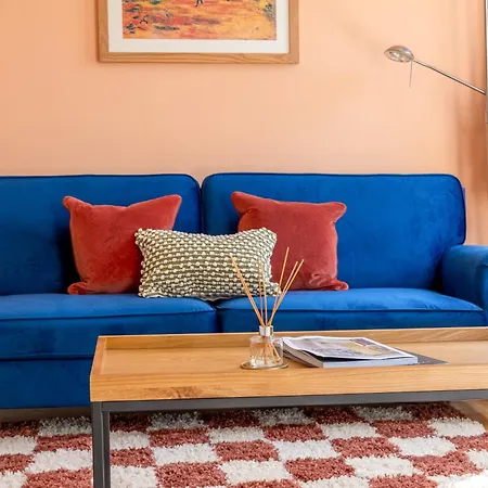 Apartment Expansive 2br Flat, Holloway Road *