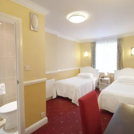 Balmoral House 2*