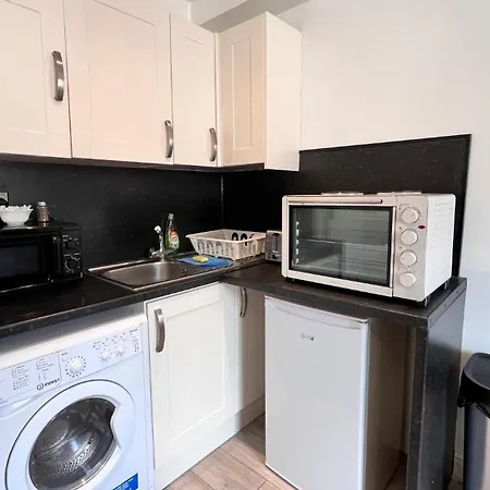 Lovely On Finchley Road Apartment *