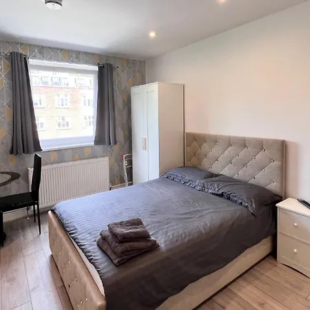 Lovely On Finchley Road Apartment London