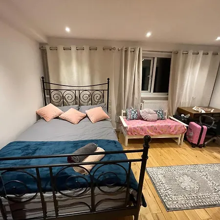 Luxury With Private Bathrooms Homestay London