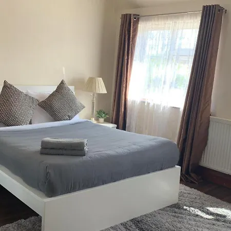 Guest house King By Wembley Stadium London