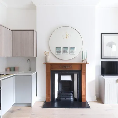West End, Drury Lane, Modern 3 Bedroom Apt *
