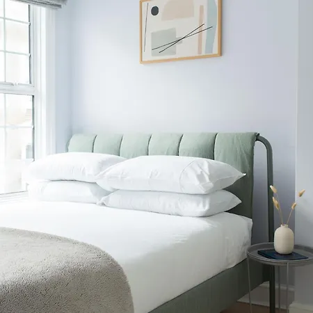 West End, Drury Lane, Modern 3 Bedroom Apt *