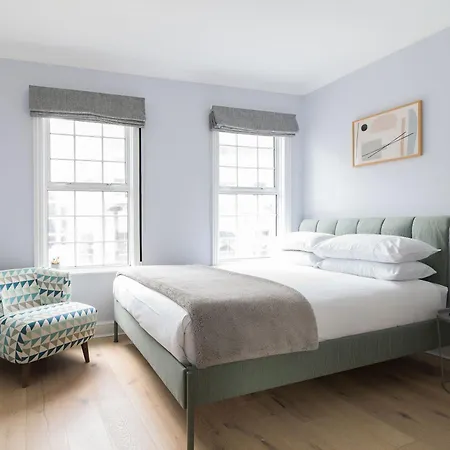 West End, Drury Lane, Modern 3 Bedroom Apt *