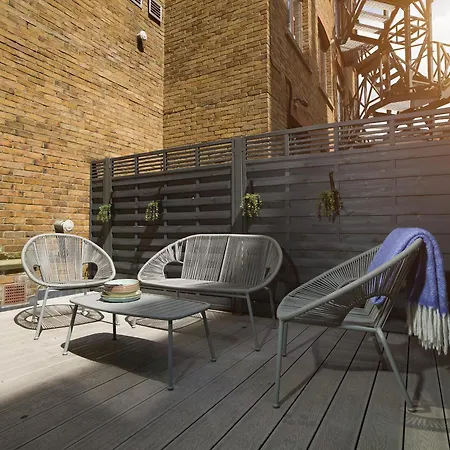 West End, Drury Lane, Modern 3 Bedroom Apt *