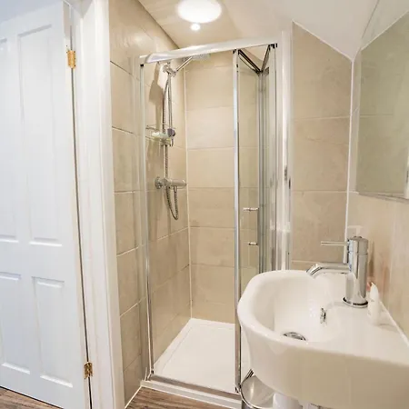 Stylish 3 Bed Flat * Uxbridge