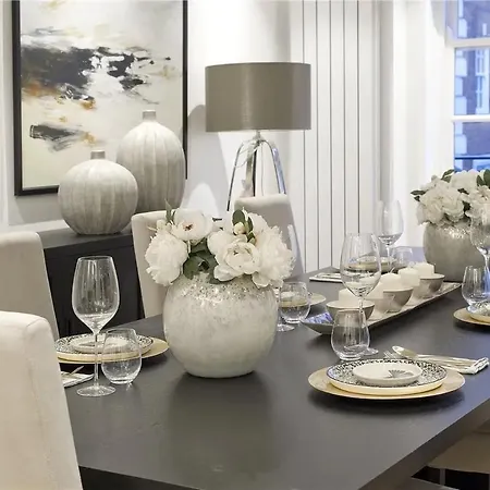 Flagship Luxury Villa. Near Mayfair And Hyde Park - Sleeps 16 Vakantiehuis