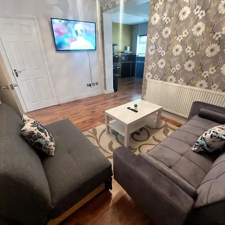 Spacious 5 Bedroom House London * Dagenham
