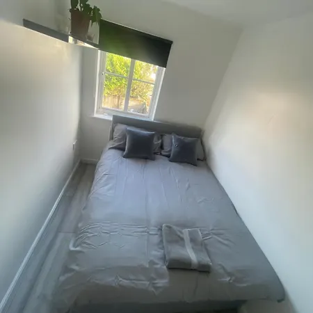Holiday home Spacious 3 Bedroom Home, With Private Driveway 5 Minutes From Excel Centre & Custom House London