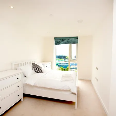 Luxury 2 Bed Near The O2 * London