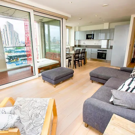 Luxury 2 Bed Near The O2 Apartment