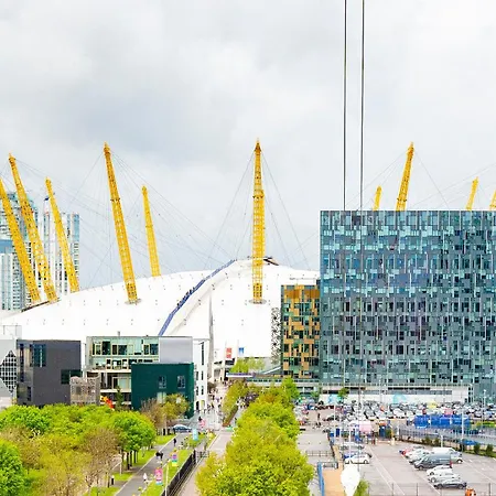 Luxury 2 Bed Near The O2