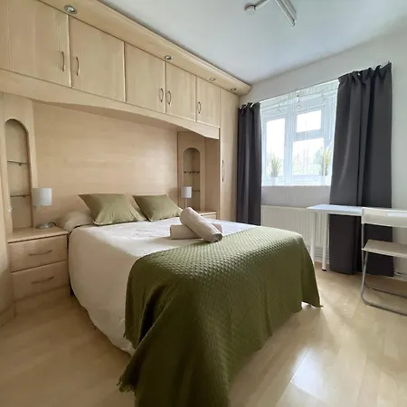 Garden House Homestay *