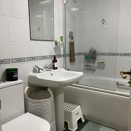 Beautiful 2 Bedroom Apartment *