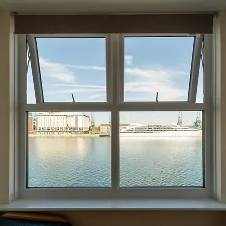 Excel Riverview Luxury -sleep 6- Free Parking- Playstation 4 * London