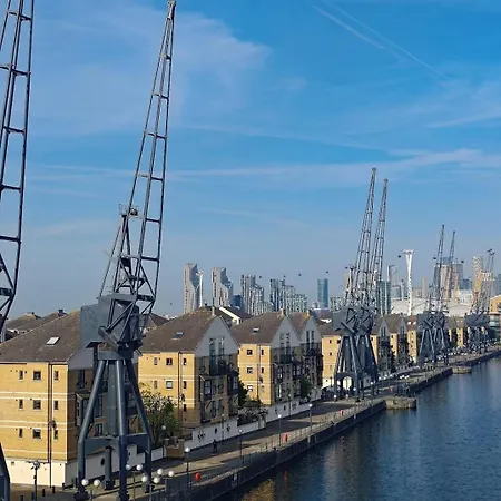 Excel Riverview Luxury -sleep 6- Free Parking- Playstation 4 Apartment London