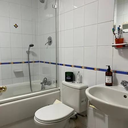 Beautiful 2 Bedroom Apartment *
