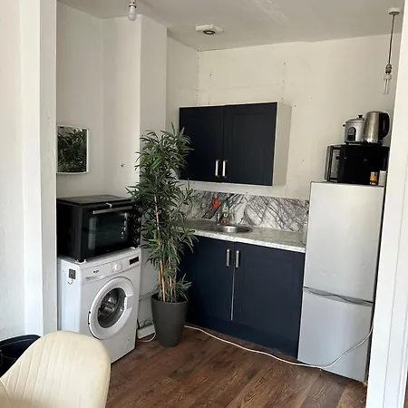 One Bed Victorian Flat,10 Min Walk To Paddington, Sleeps 4, Pet-friendly * London